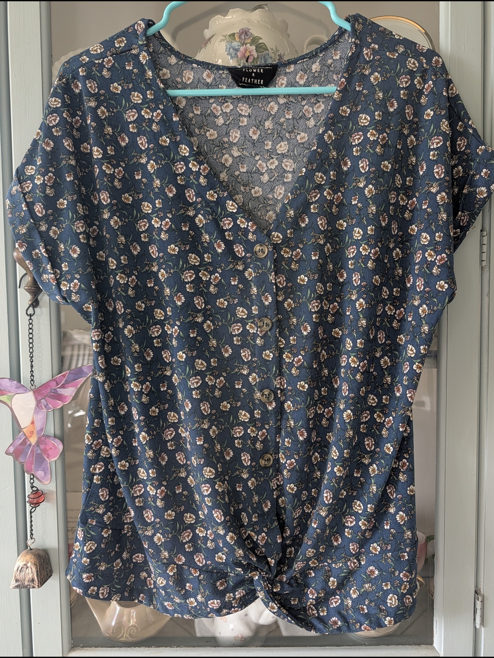 Flower Print Button-Front Twist Hem Blouse in Navy